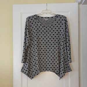 Green Envelope Polka Dot Top Size 1X | Gray & Black | Flowy Hem